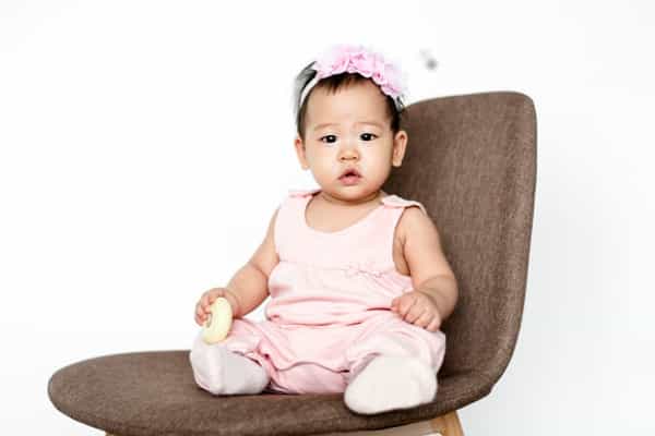 Bahaya di Balik Penggunaan Aksesori Rambut bagi Bayi