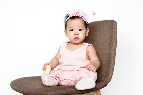 Bahaya di Balik Penggunaan Aksesori Rambut bagi Bayi