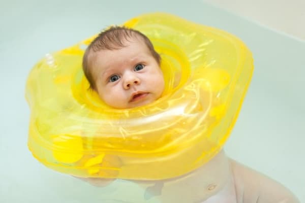Waspada, Bahaya Bisa Mengintai Bayi di Baby Spa