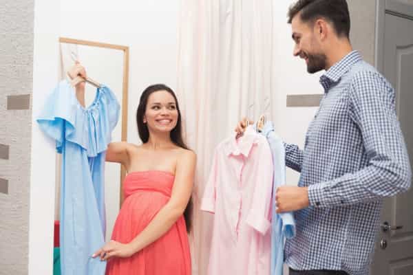 7 Tips Cermat Membeli Pakaian Bekas saat Hamil