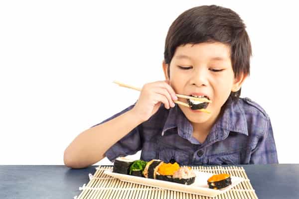 Bolehkah Balita Ikut Makan Sushi dan Sashimi?