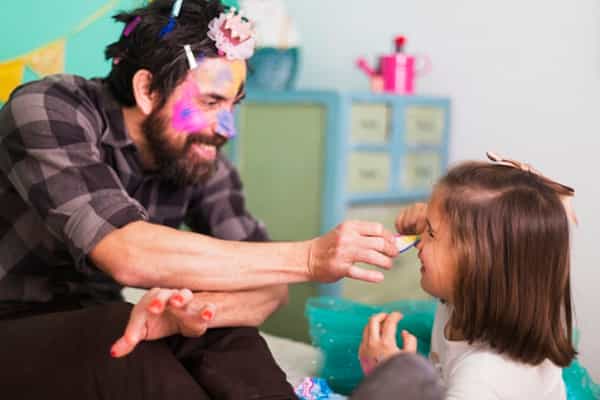 Bagaimana cara Suami Workaholic bisa Akrab dengan Anak?