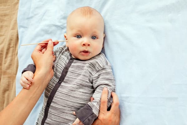 Kotoran pada Telinga Bayi Keluar Setiap Hari