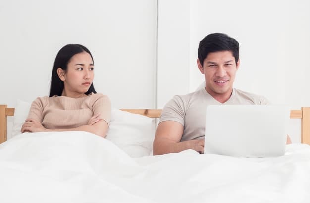 Bagaimana Cara Menghadapi Suami yang Hobi Belanja?