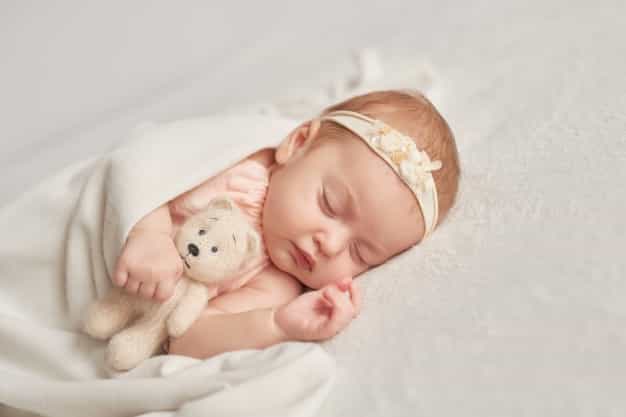 Ide Nama Bayi Perempuan yang Bermakna Keberuntungan