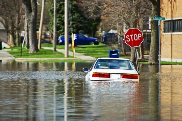 Waspada Tersengat Listrik saat Banjir!