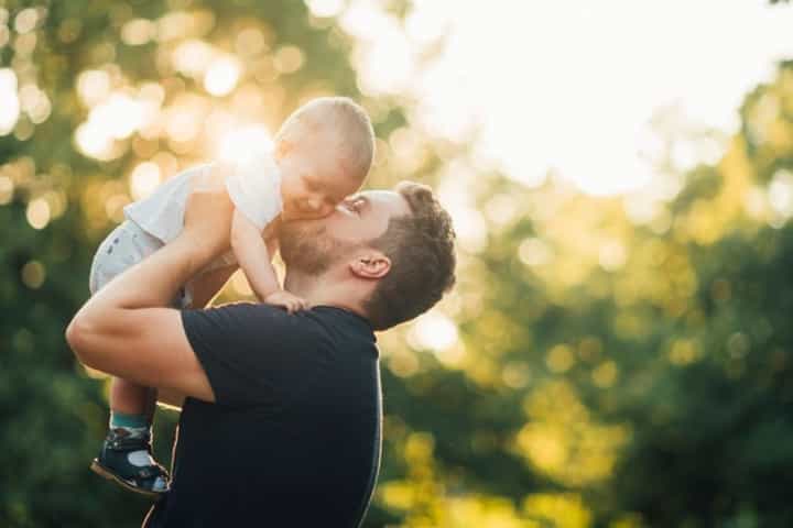7 Bentuk Fisik Bayi yang Diwarisi dari Gen Sang Ayah