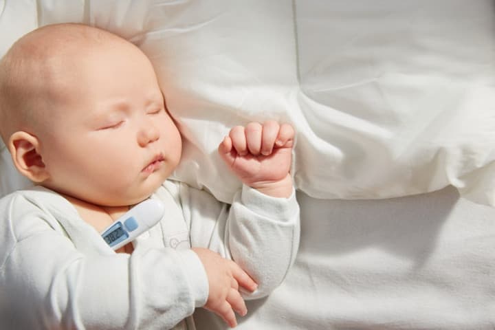 Ini Penyebab Bayi Lebih Sering Tidur saat Sedang Sakit