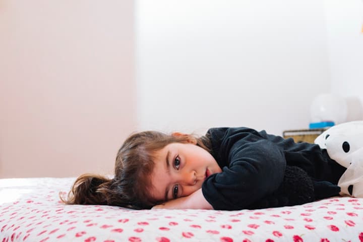 Ini Manfaat Positif Membiarkan Anak Merasa Bosan, Moms