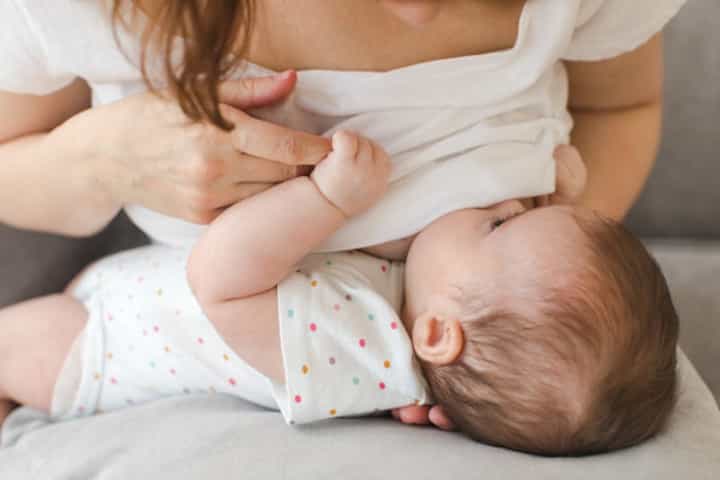 7 Penyebab Payudara Terasa Sakit saat Menyusui