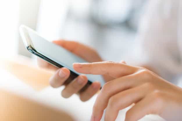 Cara Membersihkan Ponsel agar Tidak Jadi Sarang Kuman