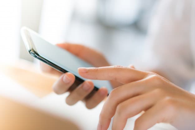 Cara Membersihkan Ponsel agar Tidak Jadi Sarang Kuman