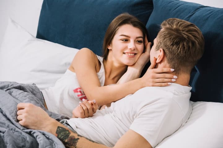 10 Titik Sensitif pada Suami yang Bisa Membuatnya Bergairah
