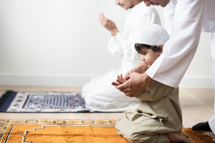 Adab Mengajak Balita Beribadah di Masjid