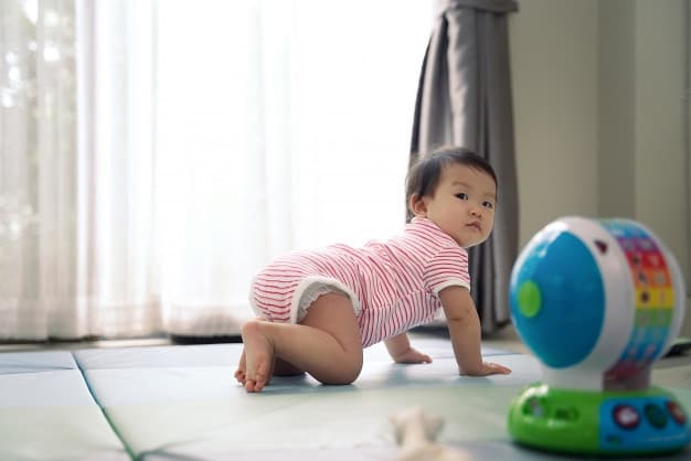 Bayi Merangkak Mundur, Normalkah?