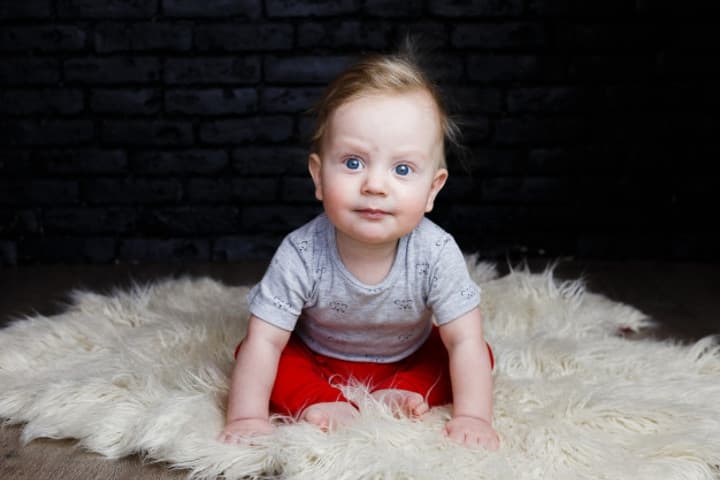 Moms, Ini Perkembangan Bayi 6 Bulan yang Perlu Anda Tahu