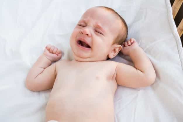 Kenapa Bayi Menangis saat Terbangun dari tidurnya?
