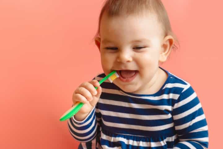Gigi Bayi Rusak, Kenali Penyebab dan Tanda-tandanya!