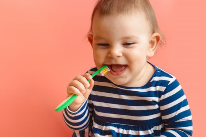 Gigi Bayi Rusak, Kenali Penyebab dan Tanda-tandanya!