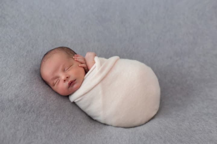 Cara Menjaga Suhu Tubuh Bayi Baru Lahir Tetap Hangat
