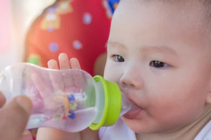 Amankah Bayi Minum Air Isi Ulang?