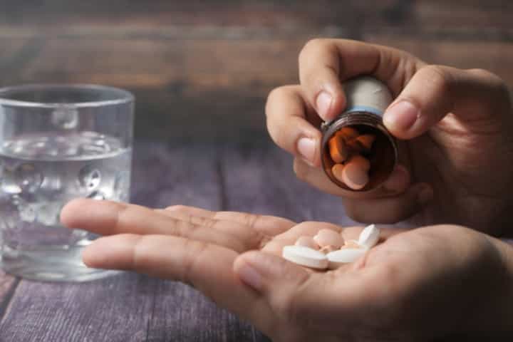 5 Makanan yang Tidak Boleh Dikonsumsi Bersamaan dengan Obat
