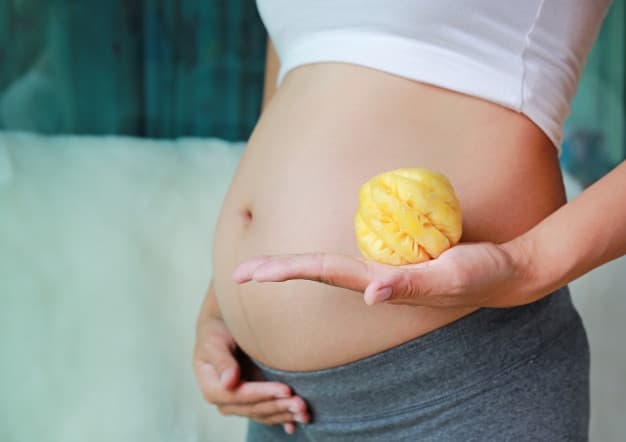 7 Makanan Alami agar Bisa Cepat Melahirkan