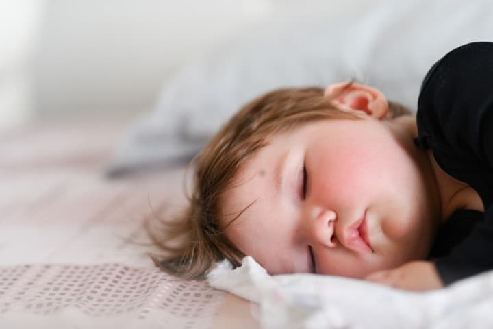 5 Tanda Bayi Anda Mengalami Kekurangan Zat Besi