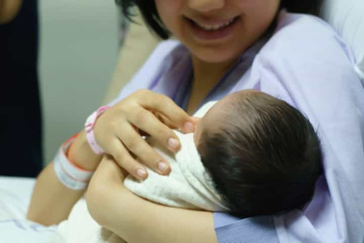 Mitos Seputar Perawatan Bayi yang Salah dan Bahkan Berbahaya