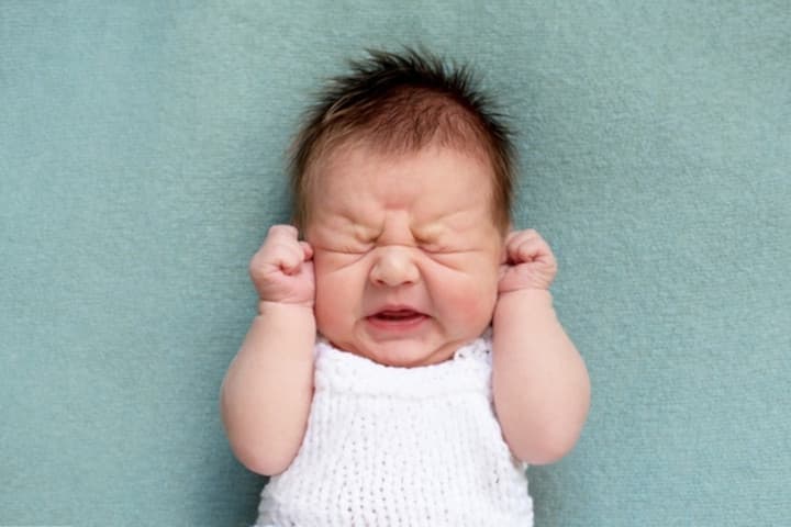 5 Alasan yang Bikin Bayi Sering Terbangun di Malam Hari