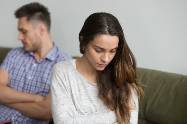 Suami Anda Tipe yang Cuek? Ini Cara Menghadapinya, Moms
