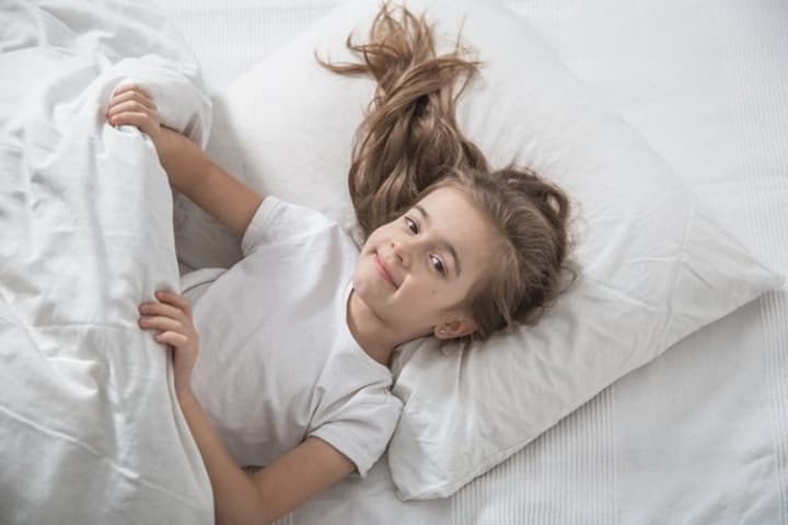 Moms, Ini Trik Ampuh Ajarkan Anak Rajin Bangun Pagi