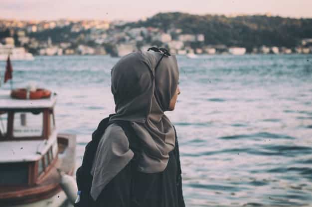 Sakit Kepala saat Berhijab? Ini Penyebab & Cara Mengatasinya
