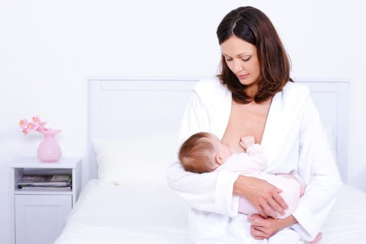 Bisakah Ibu Menyusui saat Sedang Mengalami Mastitis?