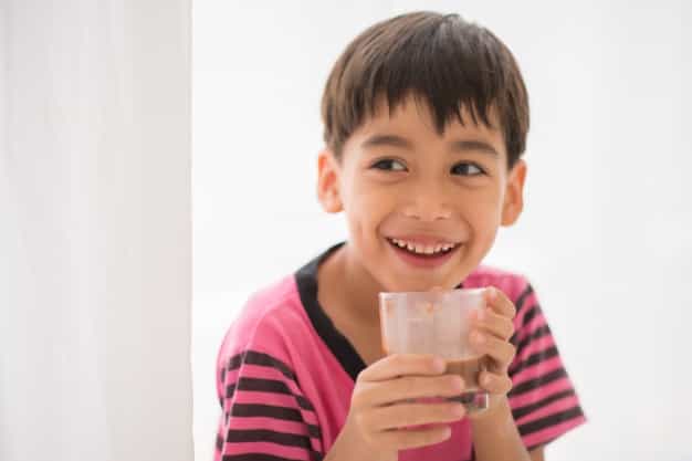Anak Lebih Pilih Minum Susu Cokelat, Sehat atau Tidak?