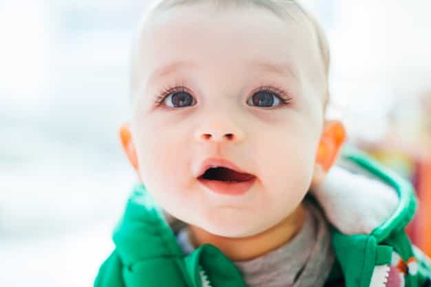 Cara Ampuh Melentikkan Bulu Mata Bayi