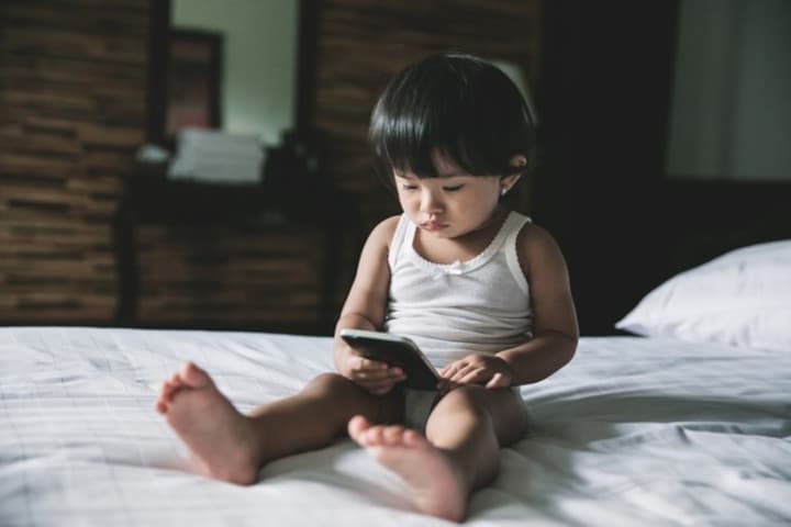 Bagaimana Manfaatkan Gadget Tanpa Bikin Anak Ketergantungan?