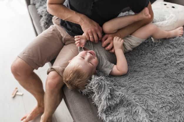 Bisa Berisiko Trauma, Hati-hati Menggelitik Balita, Moms!