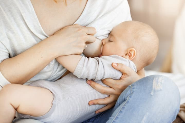 Mengenal Sleepy Eater, saat Bayi Tertidur Ketika Menyusu