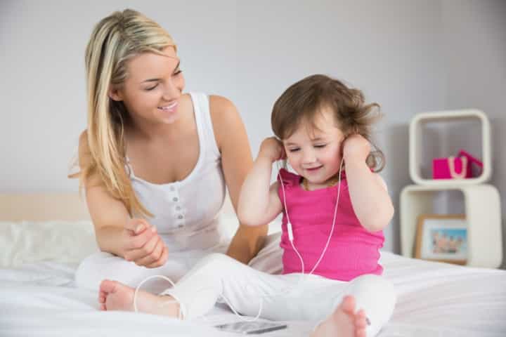 Ingin Anak Tidur Nyenyak? Dengarkan 8 Podcast Dongeng Ini!
