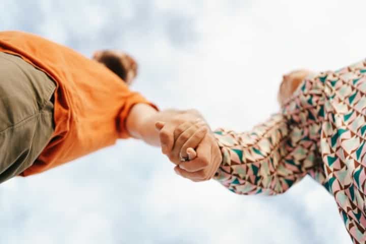 Selain Romantis, Ini Lho, Manfaat Sentuhan Fisik dengan Pasangan