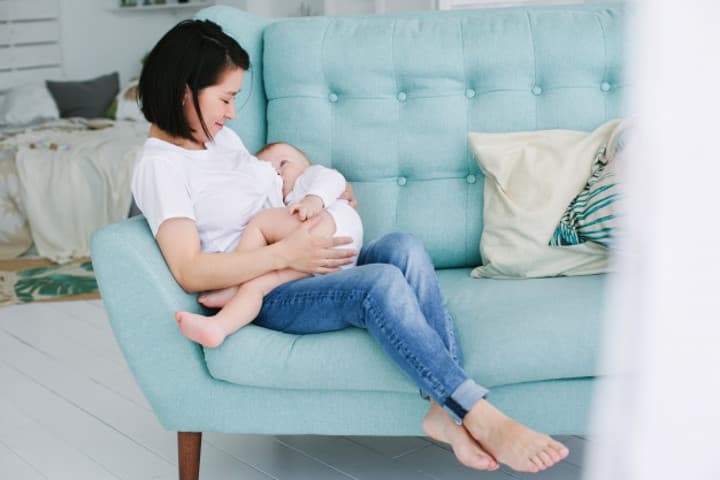 Tips Tetap Aman Menyusui saat Mengalami Milk Blister