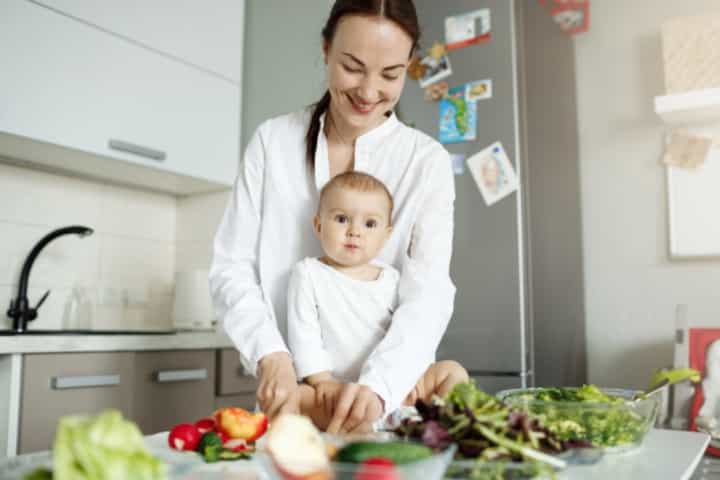 7 Makanan yang Perlu Dikonsumsi Ibu Baru Memiliki Bayi