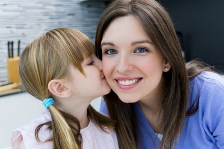Moms, Ini Bahasa Cinta Anak yang Perlu Anda Kenali!