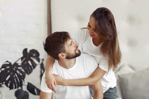 Cara Tiap Zodiak Membangun Keintiman dengan Pasangannya