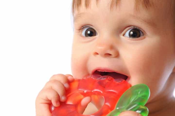 Wajib Tahu, Ini Tips Memilih Teether yang Aman untuk Bayi