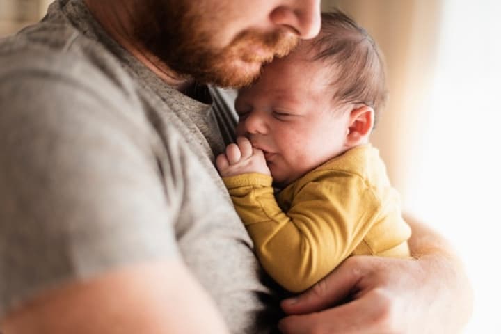 Pria Juga Bisa Kena Baby Blues, Ini Tanda dan Solusinya