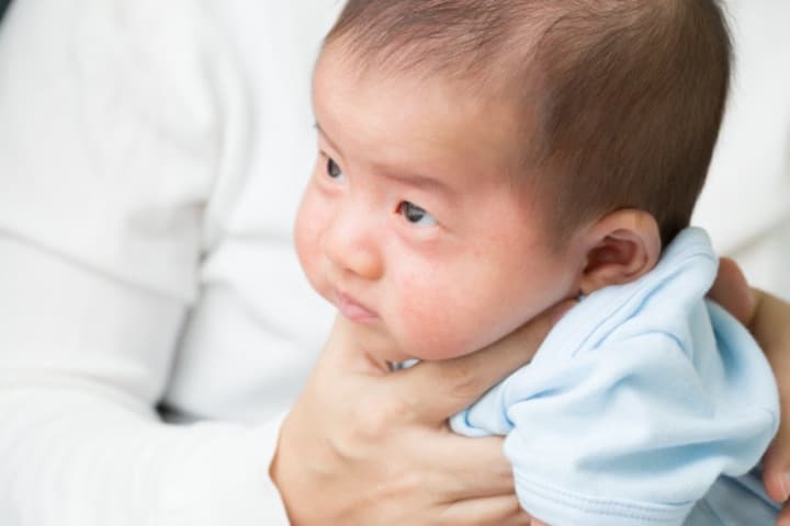 Bayi Sering Gumoh Usai Menyusu, Ini Penyebab dan Cara Atasinya
