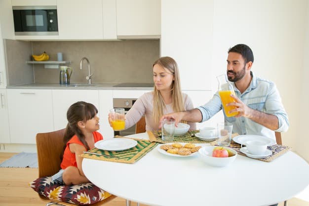 7 Kalimat yang Seharusnya Tidak diucapkan saat Anak Makan