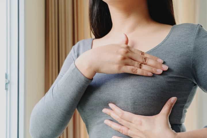 Payudara Besar Sebelah pada Ibu Menyusui, Normal Enggak, Sih?